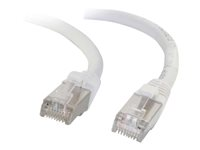 C2G Cat5e Booted Shielded (STP) Network Patch Cable - Kytkentäkaapeli - RJ-45 (uros) to RJ-45 (uros) - 5 m - STP - CAT 5e - valettu - valkoinen 83884